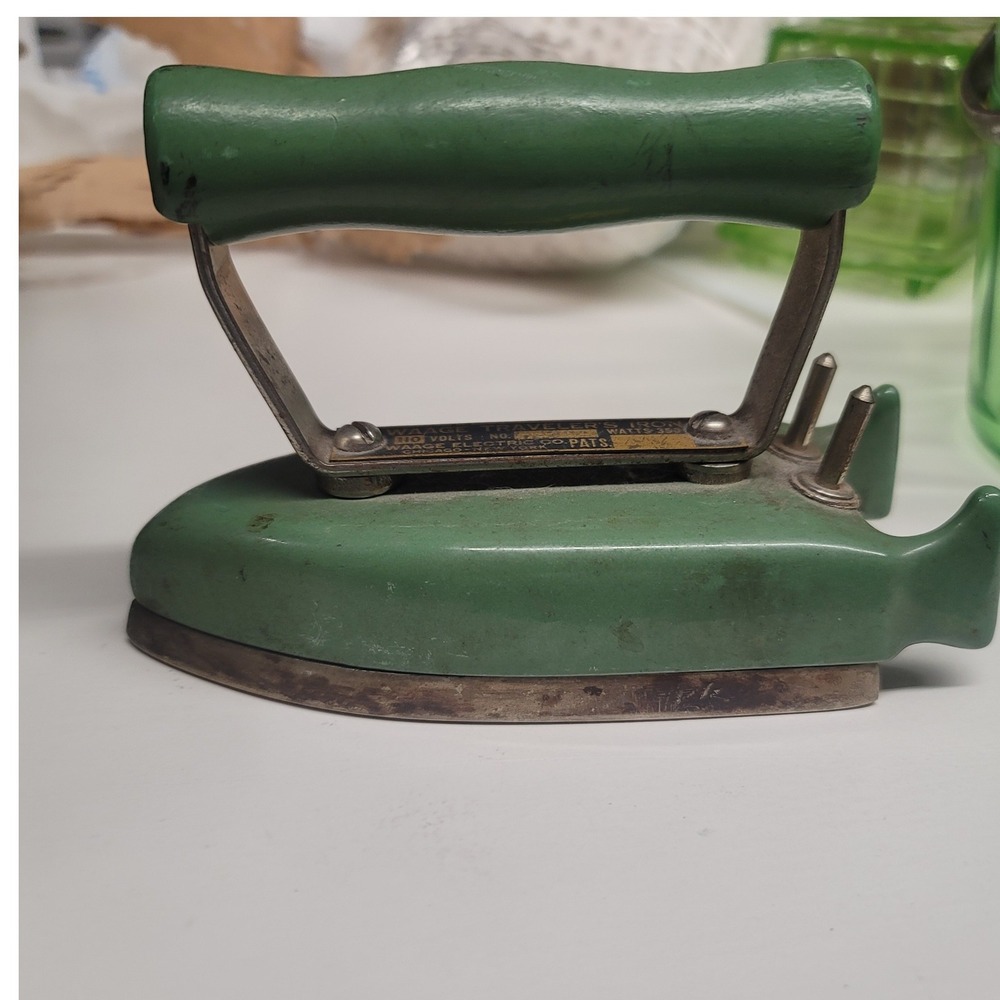 Vintage Waage Traveler's Iron Green Enamel Wood Handle 110V 350W Antique Decor